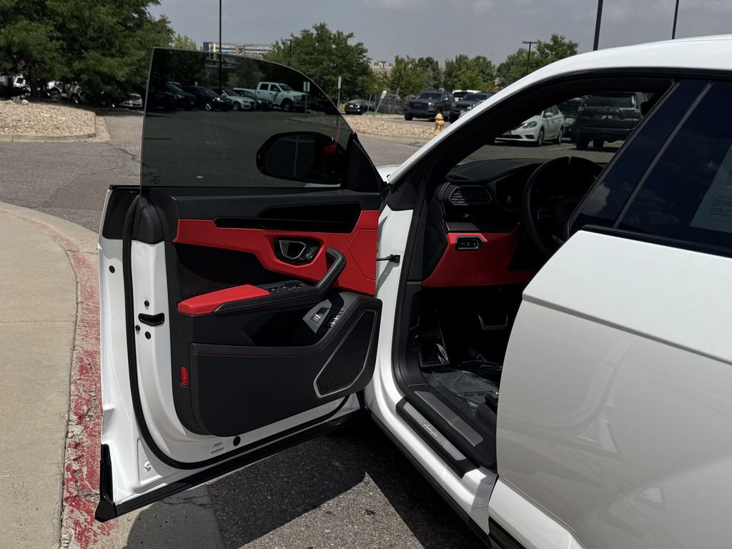 Used 2022 Lamborghini Urus AWD/4WD image 15