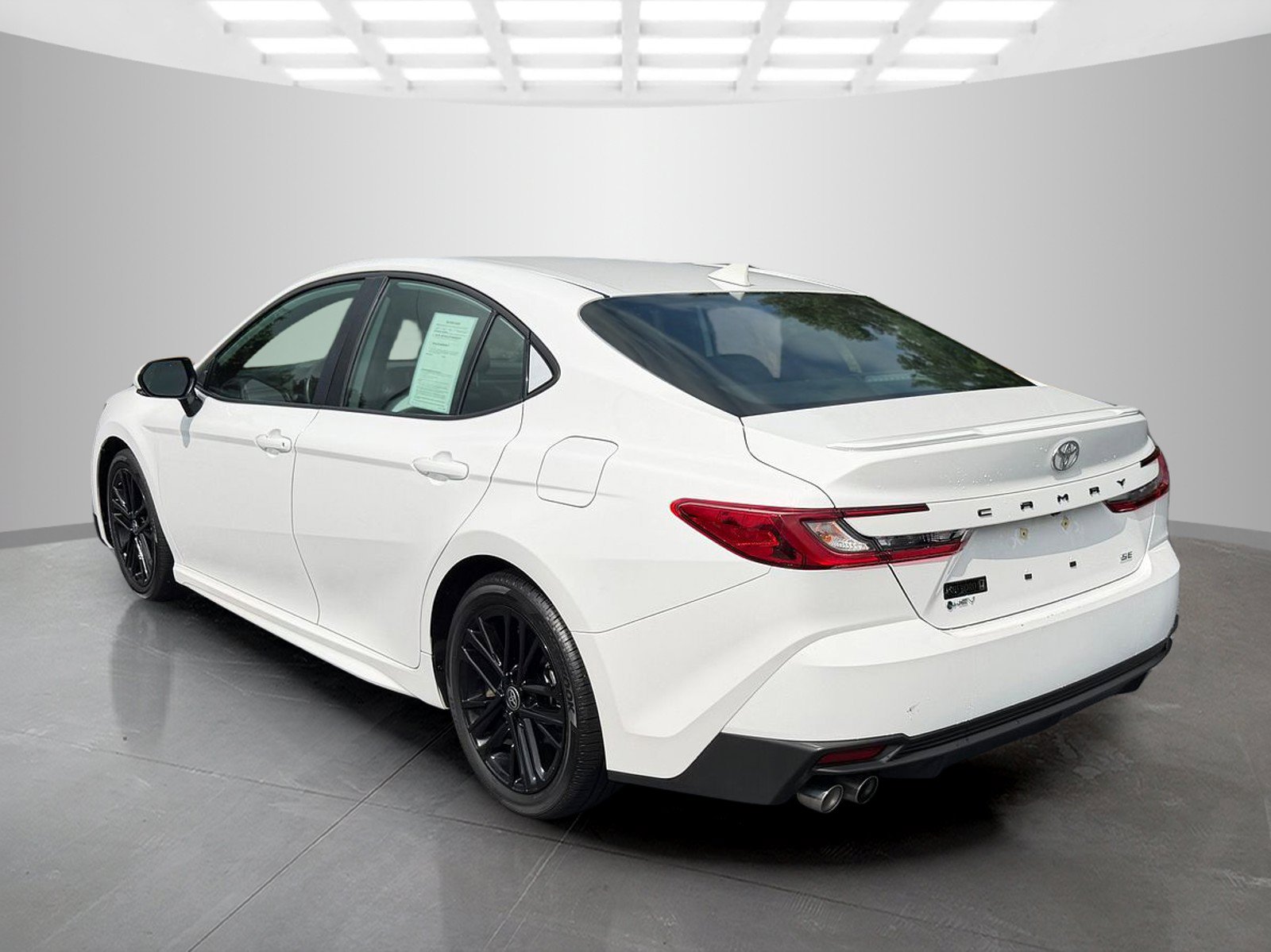 Used 2025 Toyota Camry SE FWD image 4