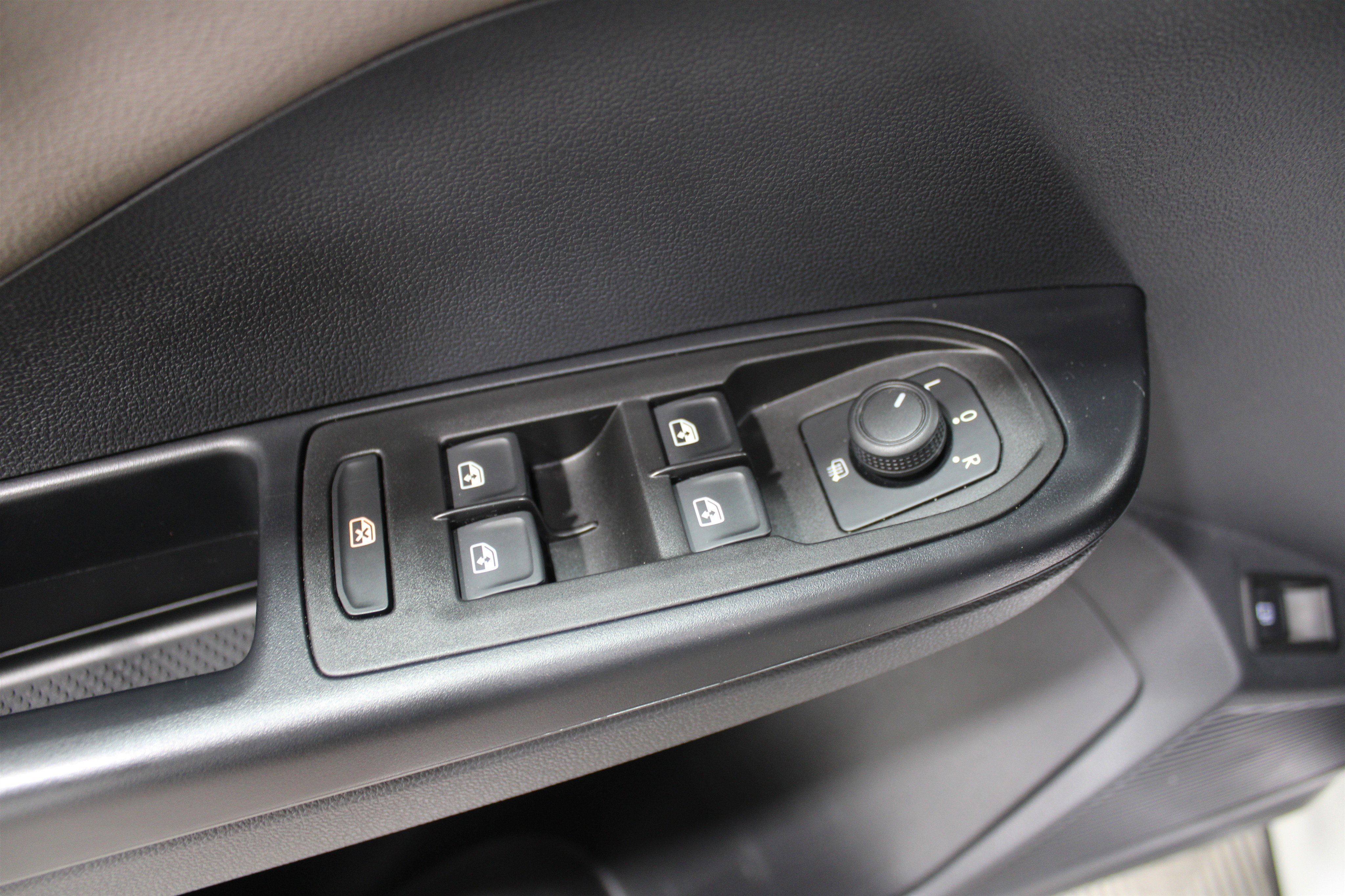 Used 2024 Volkswagen Taos SEL image 7