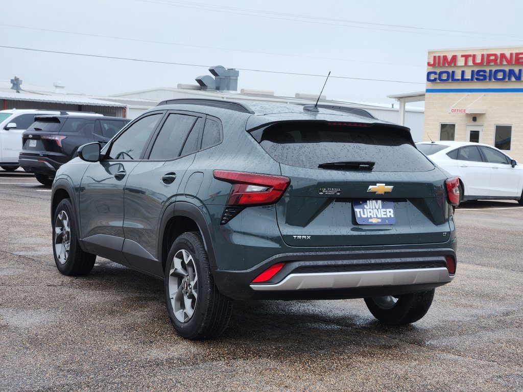 Used 2025 Chevrolet Trax LT FWD image 5