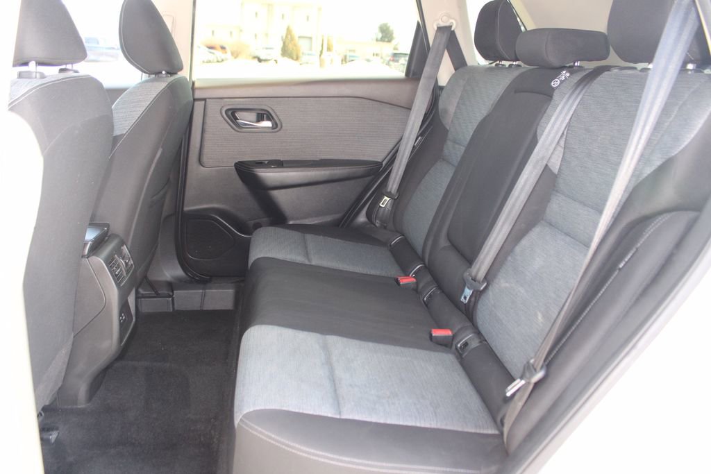 Used 2023 Nissan Rogue SV image 15