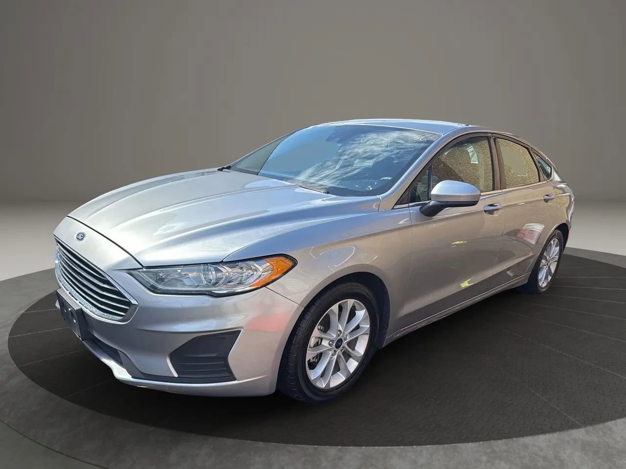 Used 2020 Ford Fusion SE image 1