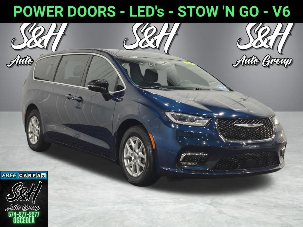 Used 2024 Chrysler Pacifica Touring image 1