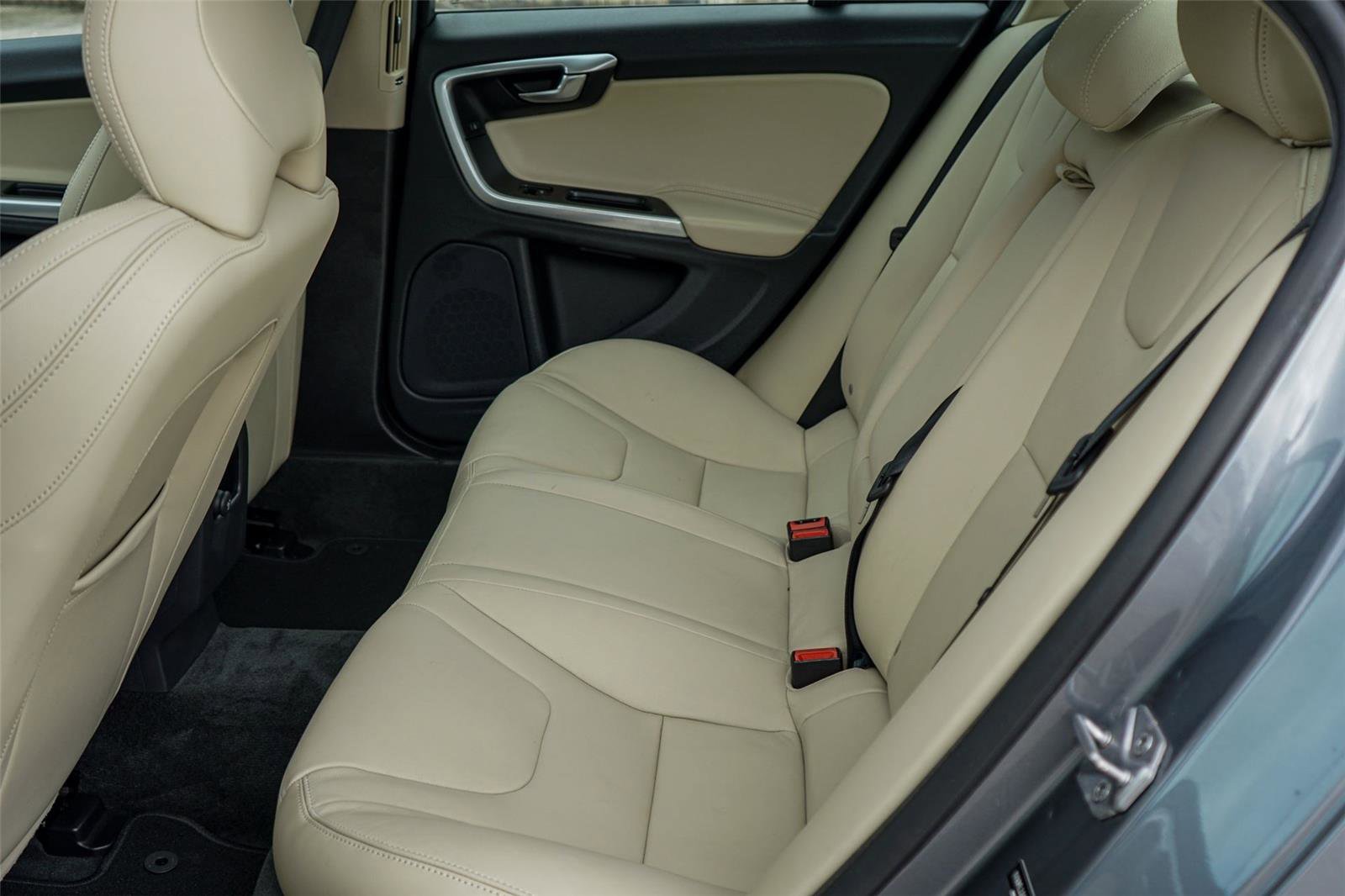 Used 2018 Volvo S60 T5 Dynamic w/ Vision Package image 23