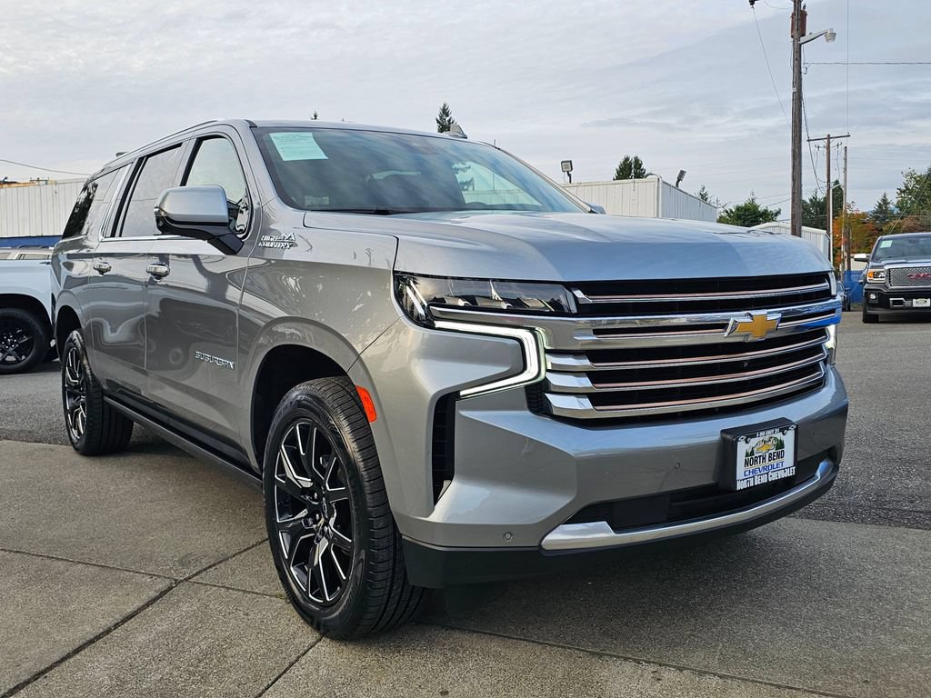 Used 2023 Chevrolet Suburban High Country w/ Premium Package 2 AWD/4WD image 3