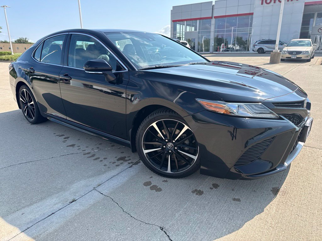 Used 2019 Toyota Camry XSE FWD image 2