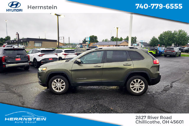 Used 2021 Jeep Cherokee Latitude w/ Mopar Interior Package AWD/4WD image 4