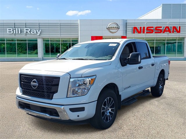 Certified 2024 Nissan Titan SV w/ SV Convenience Package image 2