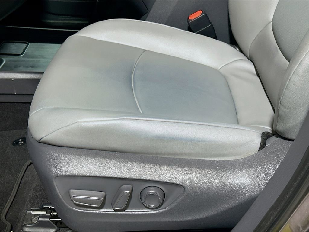 Used 2021 Toyota Sienna XLE FWD image 16
