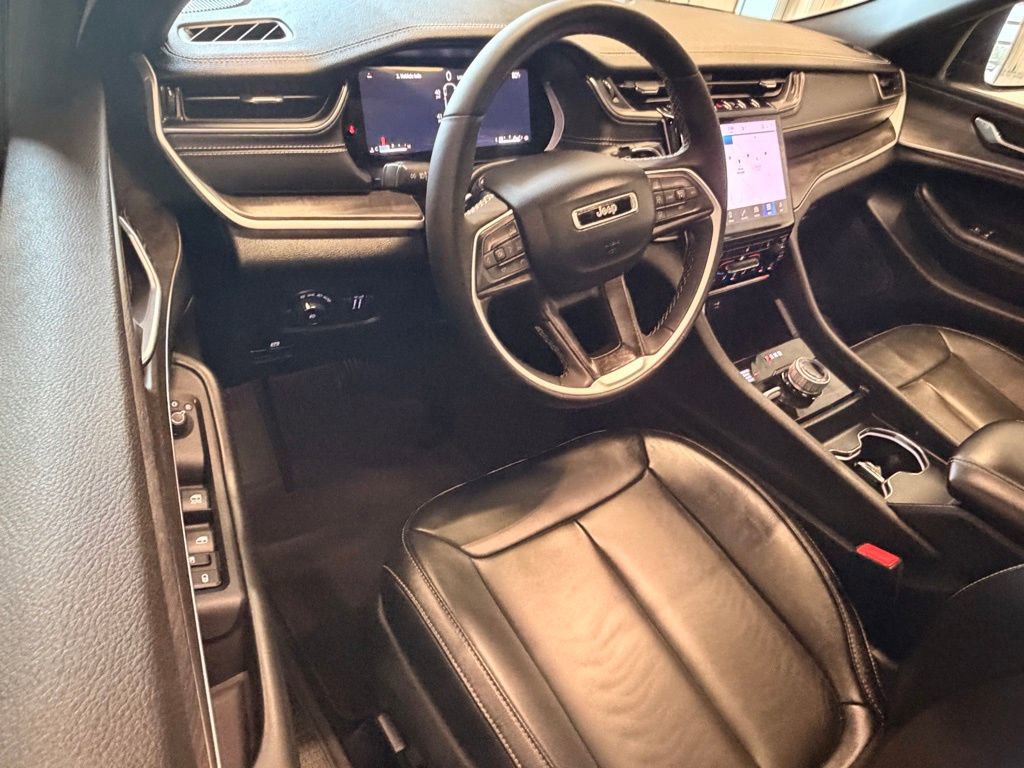 Used 2025 Jeep Grand Cherokee L Limited AWD/4WD image 20