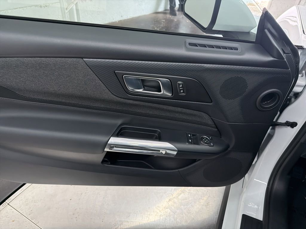 Used 2025 Ford Mustang Coupe image 18