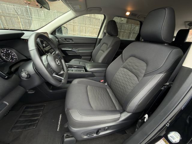 Used 2025 Nissan Pathfinder SV FWD image 22