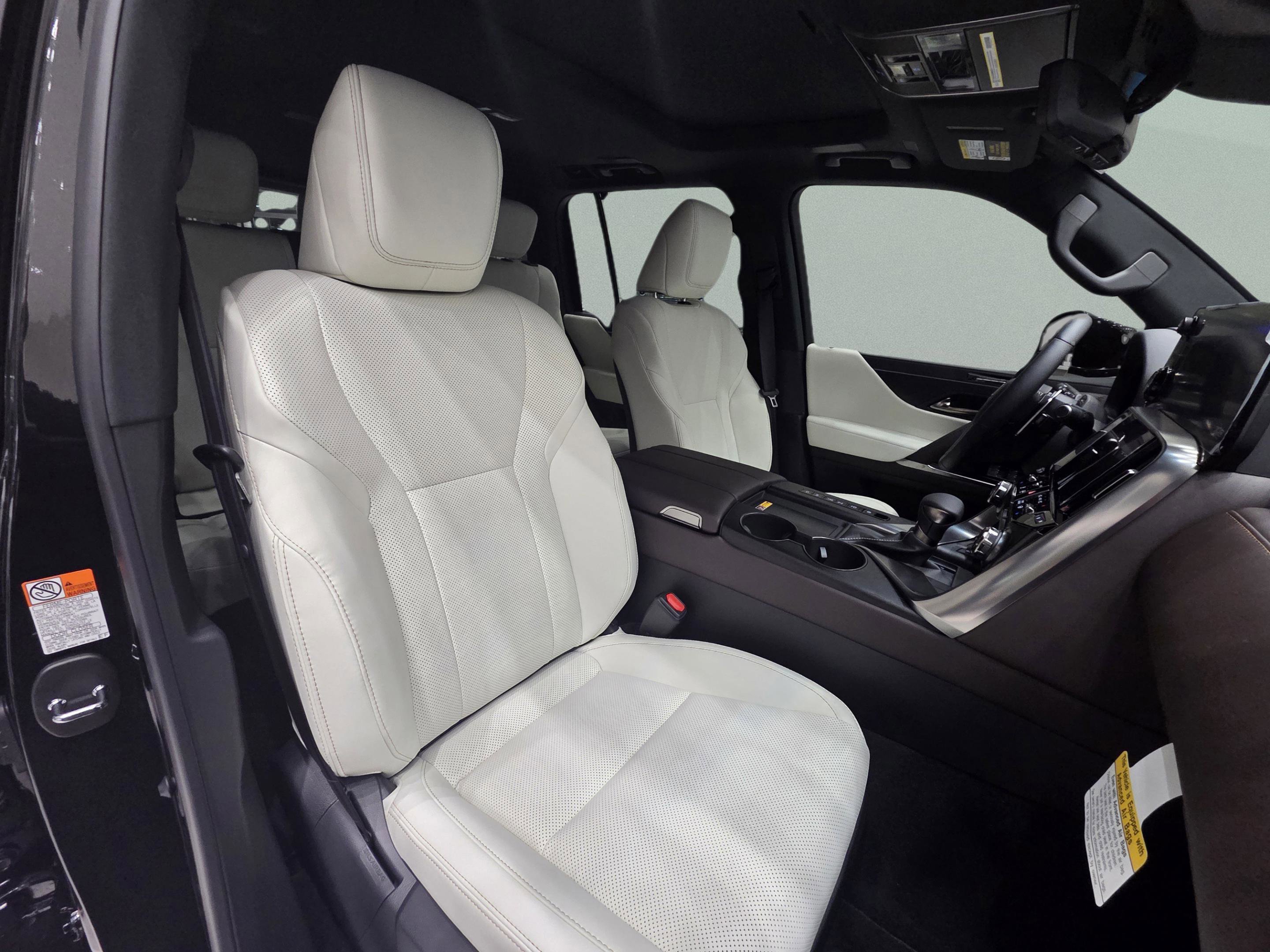 New 2026 Lexus LX 600 4WD w/ Luxury Package image 23