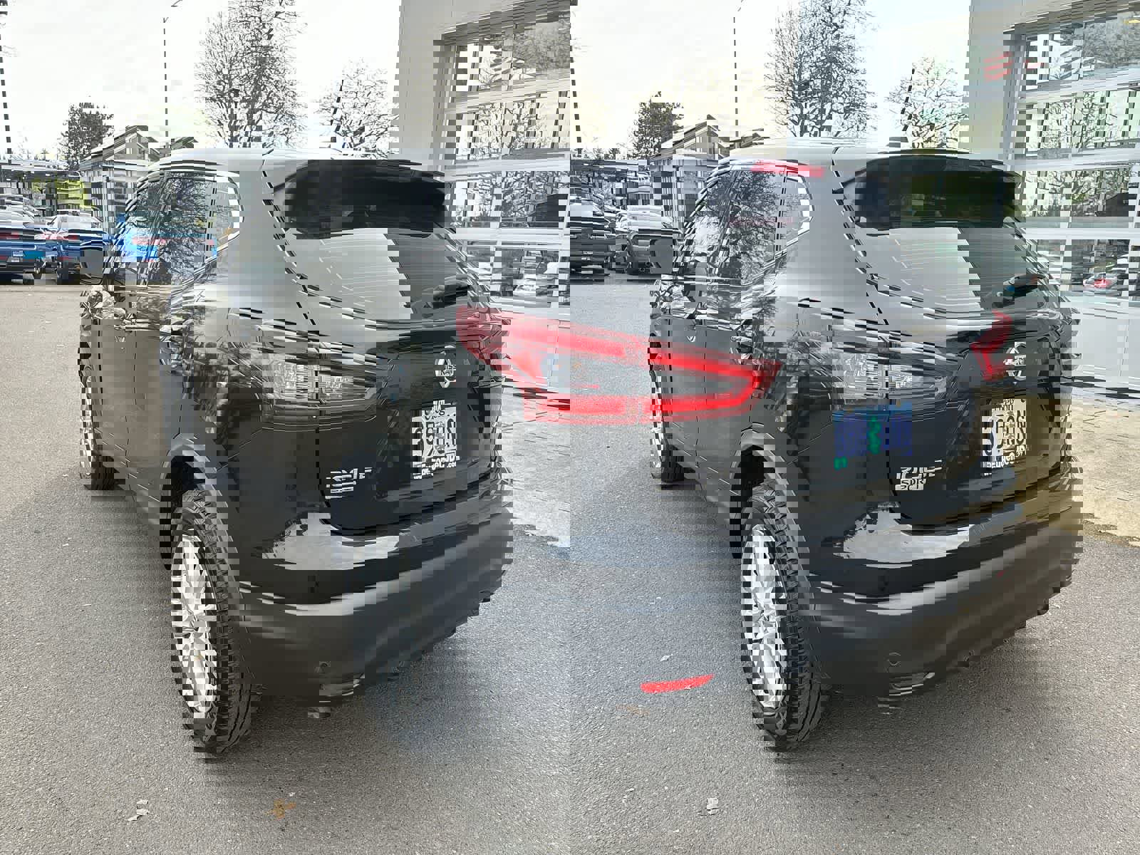 Used 2022 Nissan Rogue Sport S image 3