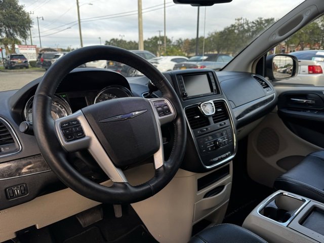 Used 2015 Chrysler Town & Country Touring w/ Driver Convenience Group image 19