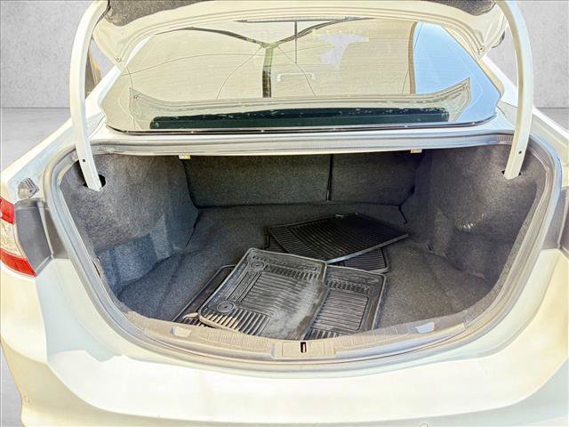 Used 2016 Ford Fusion SE FWD image 12