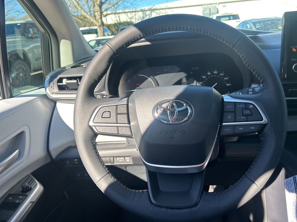 New 2026 Toyota Sienna XLE image 15