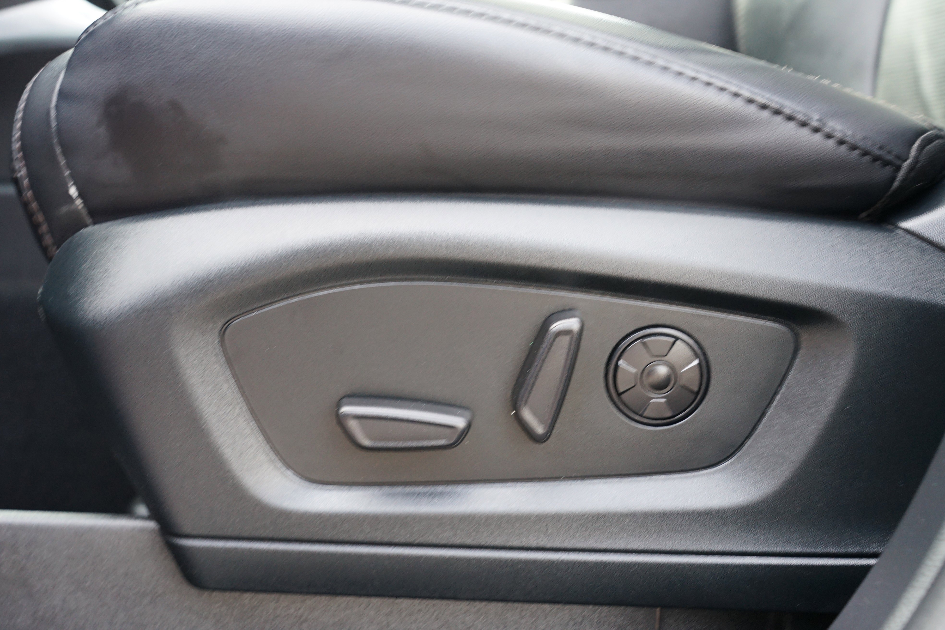 Used 2021 Ford Explorer Platinum w/ Equipment Group 601A image 17