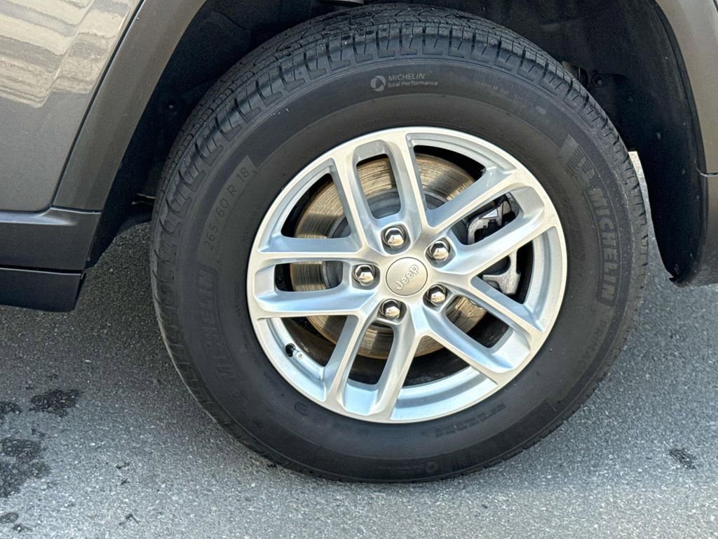 Used 2023 Jeep Grand Cherokee L Laredo image 38