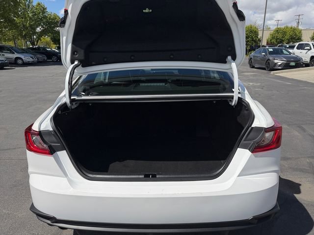 Used 2025 Toyota Camry SE image 19