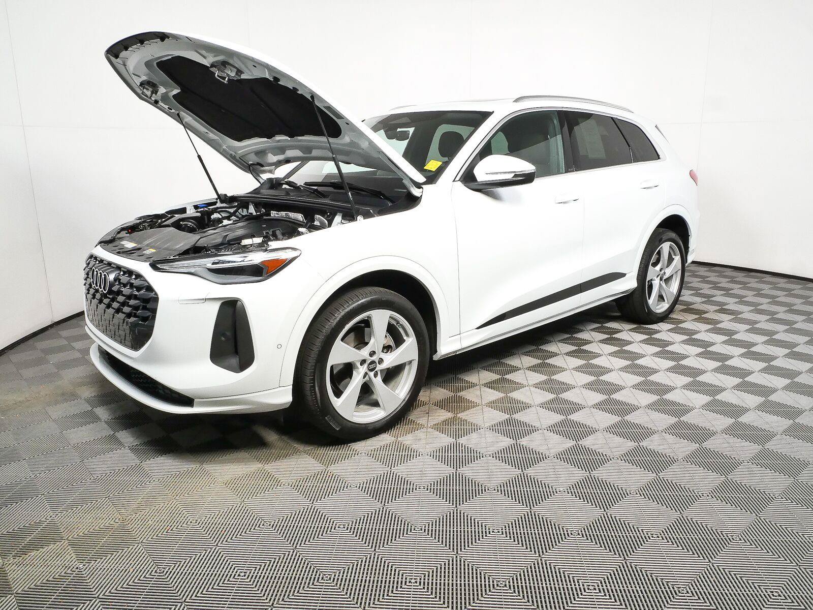 Used 2025 Audi Q5 Premium Plus w/ Premium Plus AWD/4WD image 34