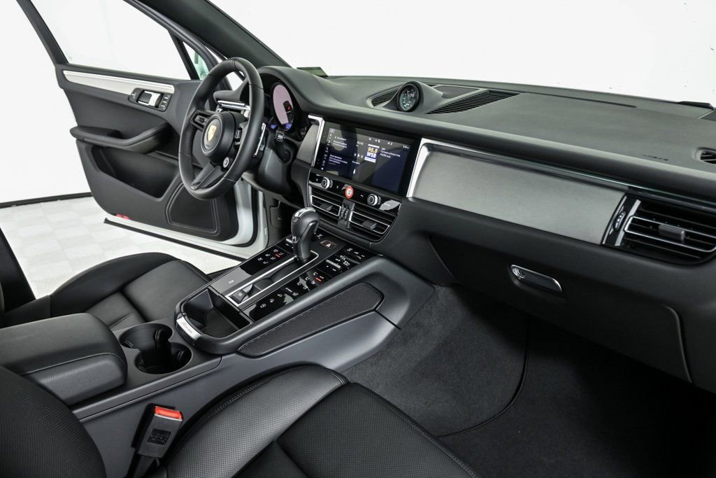 New 2026 Porsche Macan image 25