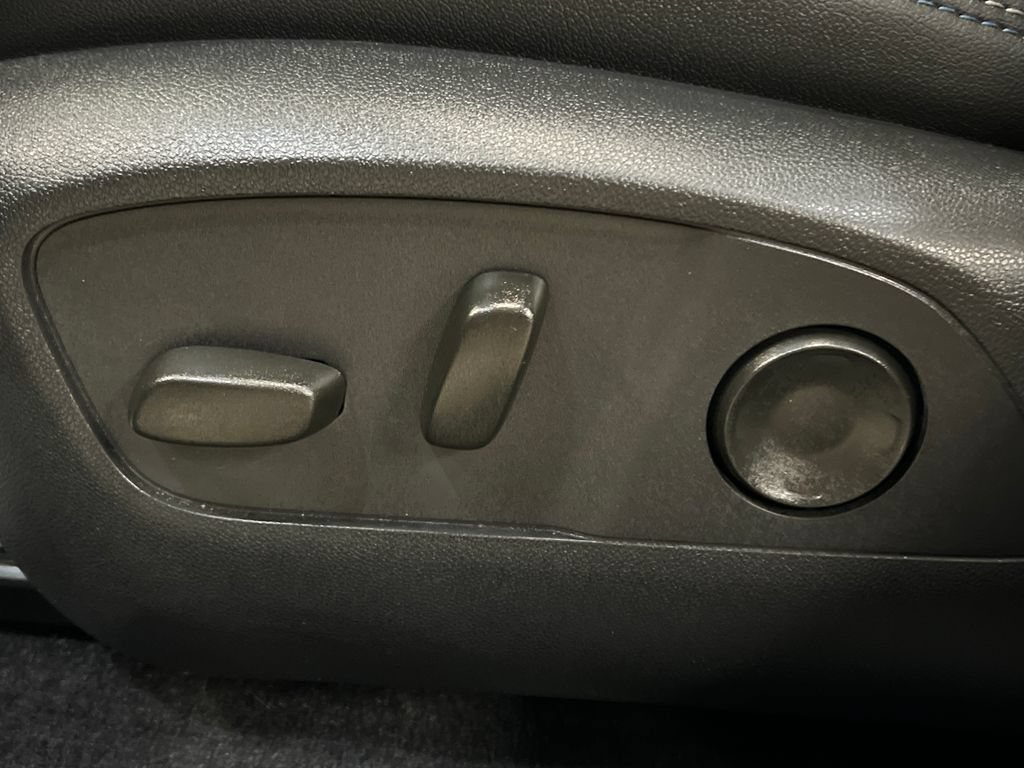 Used 2024 Chevrolet Equinox EV LT FWD image 29