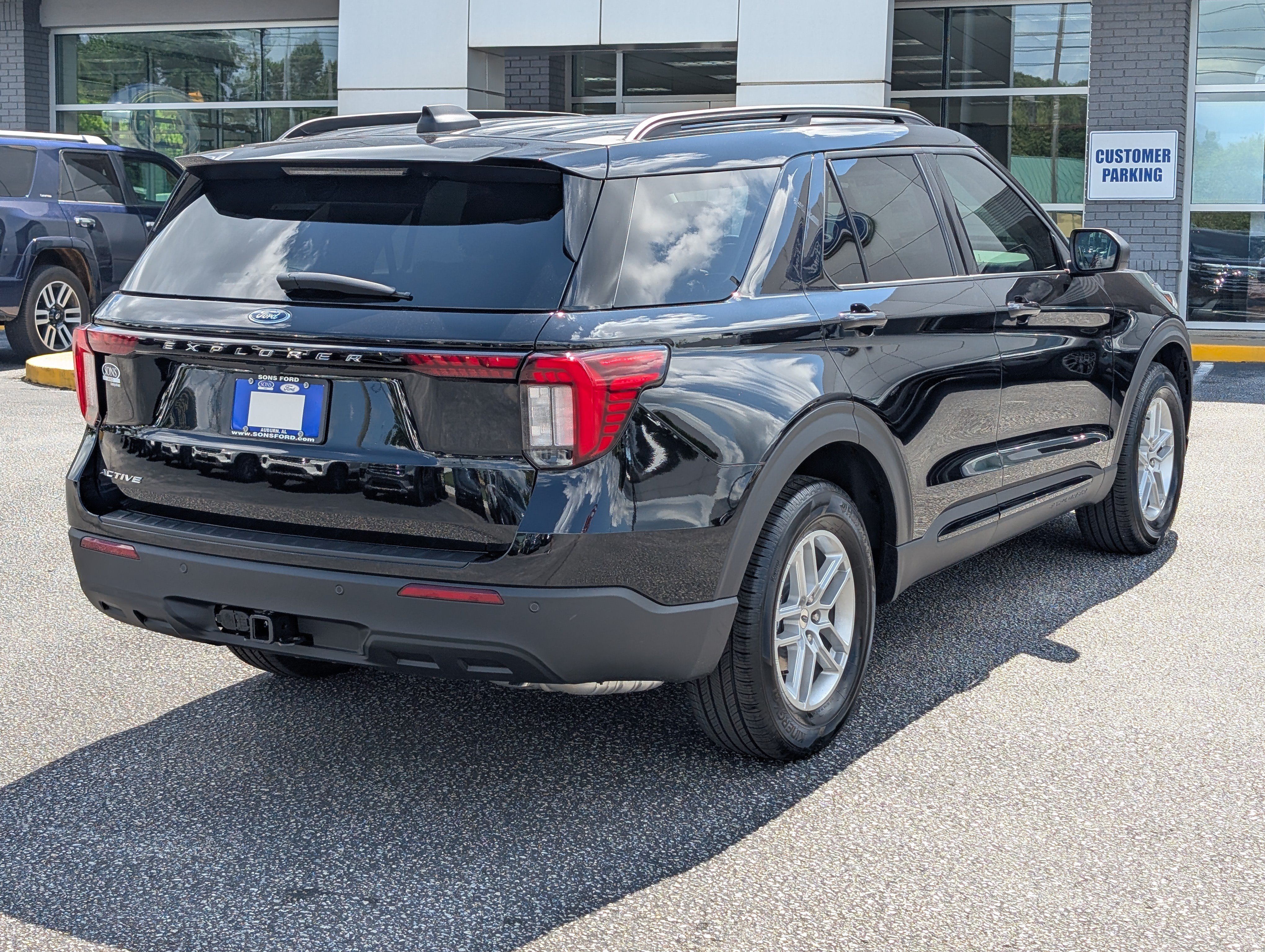 New 2026 Ford Explorer Active RWD image 9