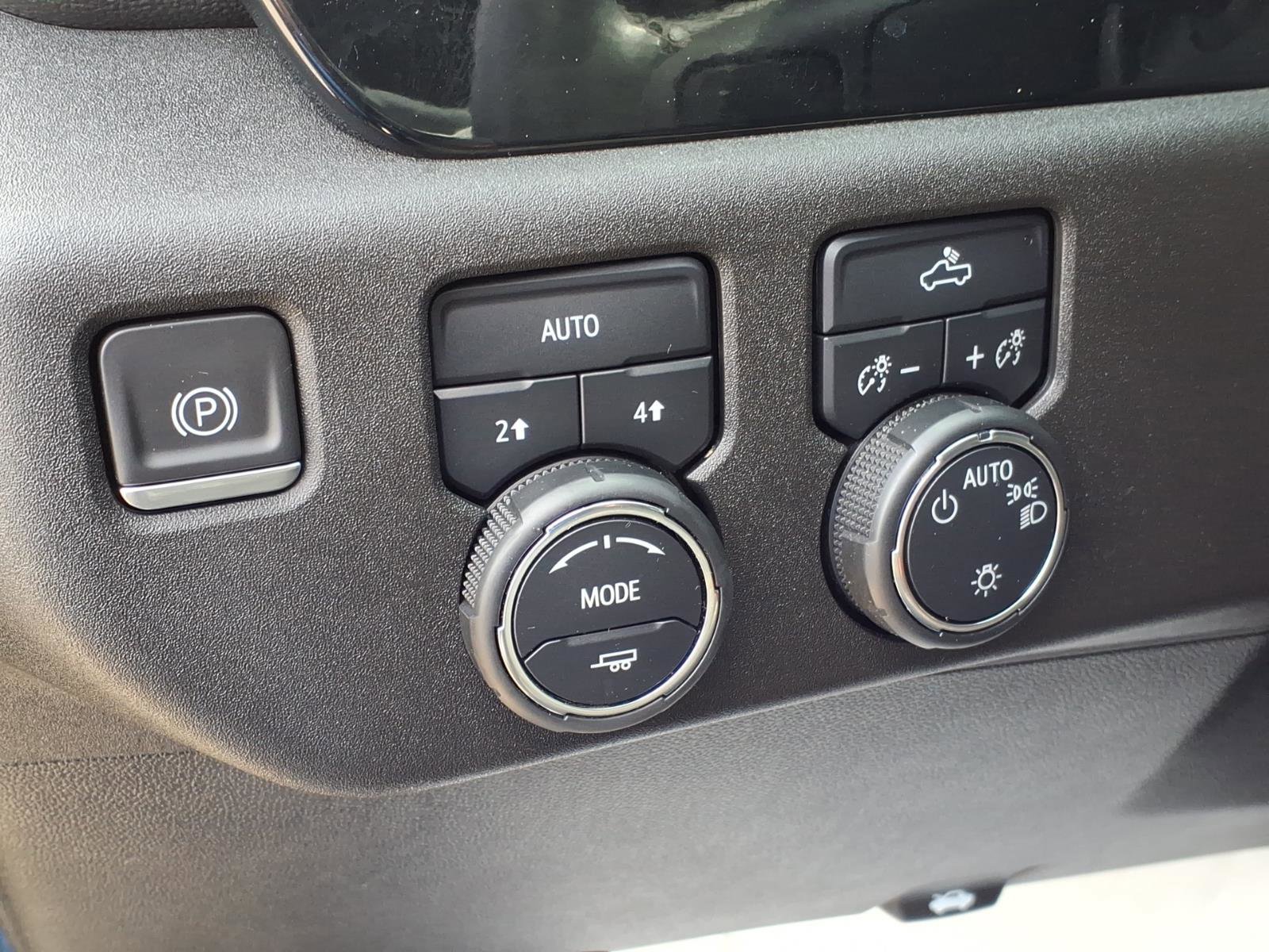 Used 2024 Chevrolet Silverado 1500 LT image 18