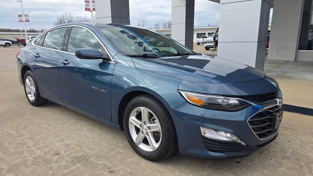 Used 2024 Chevrolet Malibu LT image 2