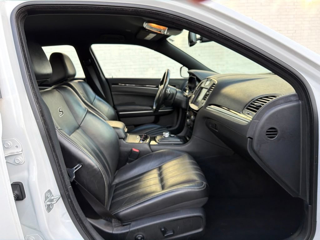 Used 2019 Chrysler 300 S RWD image 12