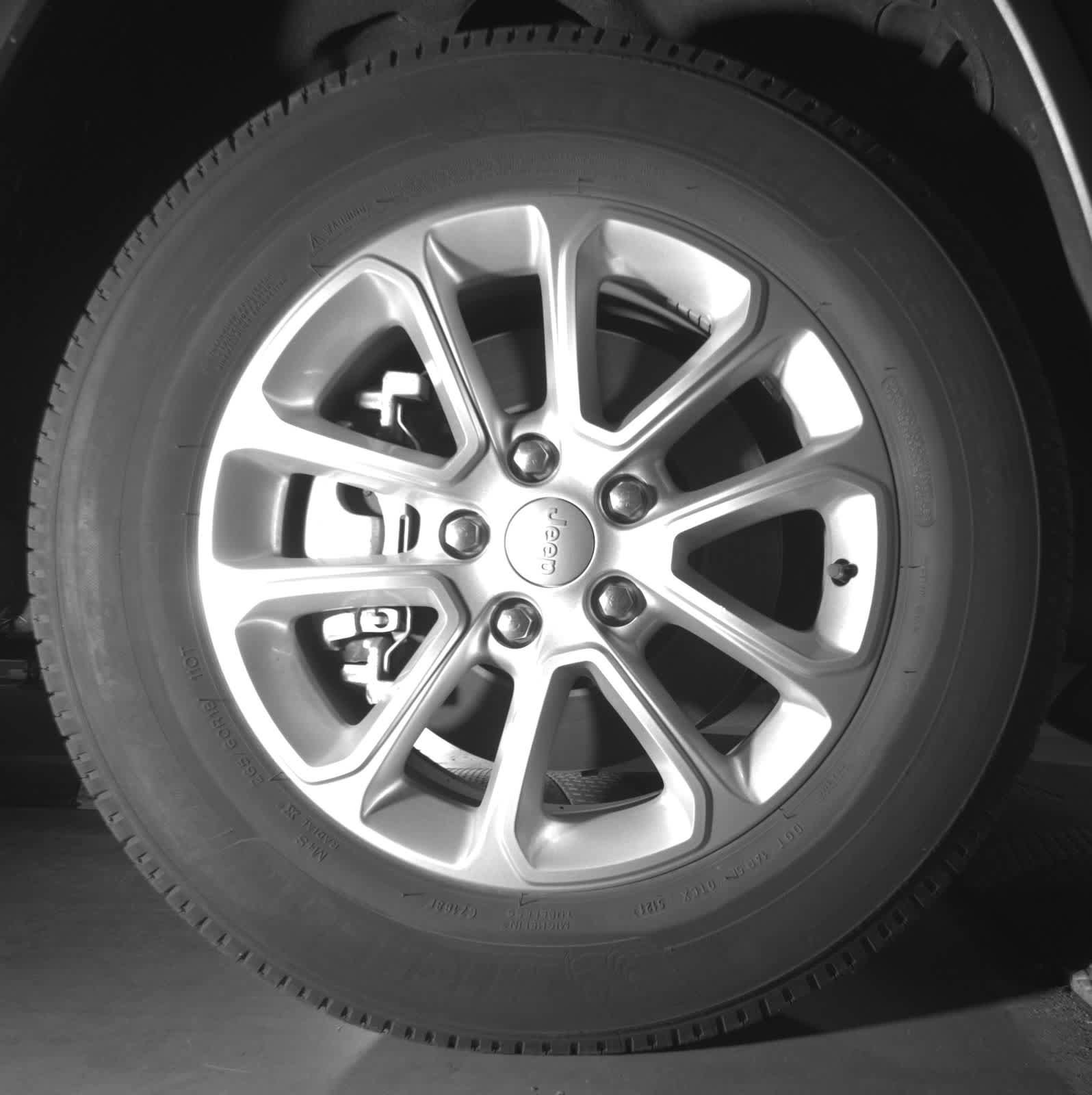 Used 2022 Jeep Grand Cherokee Laredo E AWD/4WD image 11