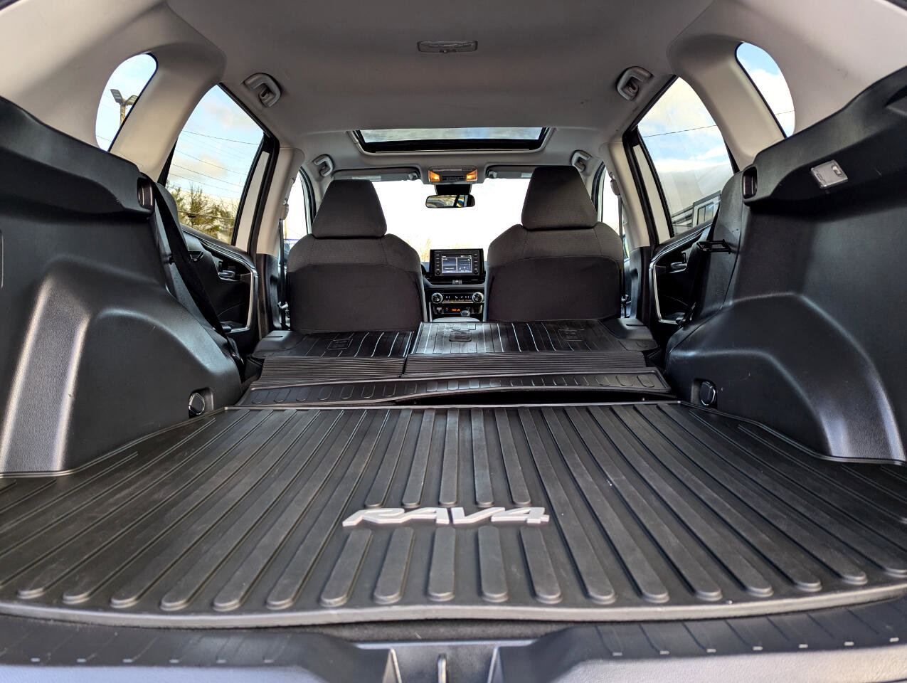 Used 2019 Toyota RAV4 XLE w/ Convenience Package image 47