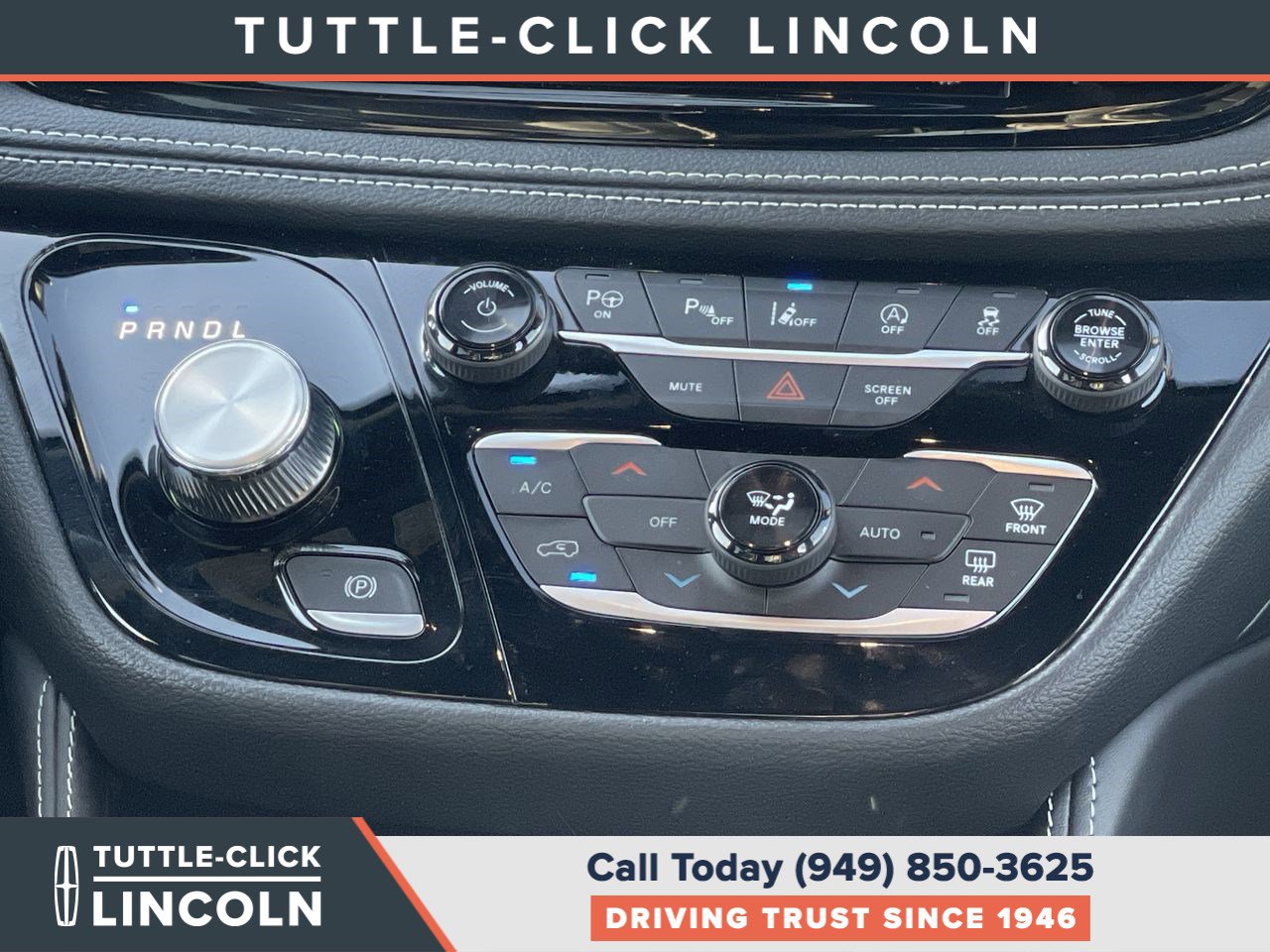 Used 2024 Chrysler Pacifica Limited w/ Uconnect Theater Family Group FWD image 13