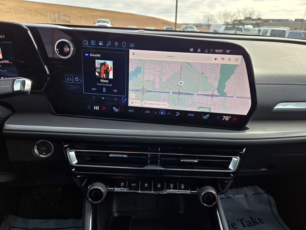 Used 2025 Chevrolet Traverse LT image 20