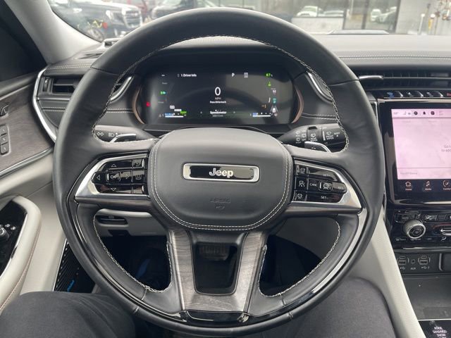 Used 2022 Jeep Grand Cherokee Overland w/ Luxury Tech Group IV image 15