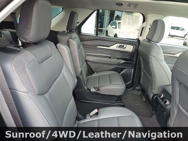 Used 2025 Ford Explorer Active w/ Active Comfort Package image 34