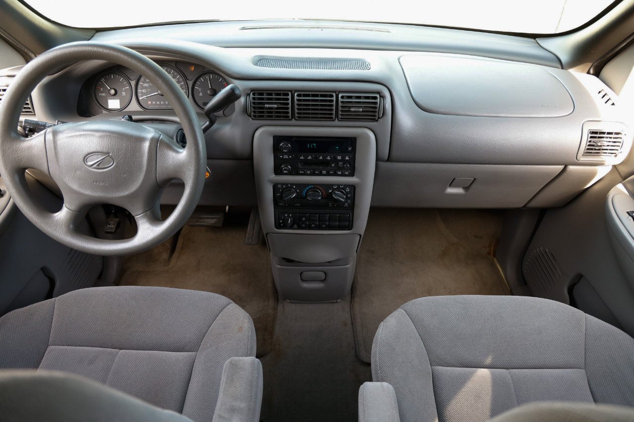 Used 2004 Oldsmobile Silhouette GL image 2