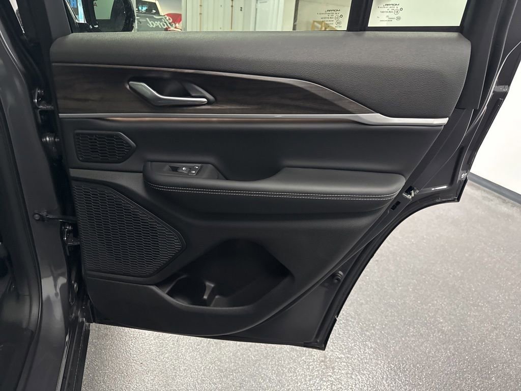 New 2026 Jeep Grand Cherokee Limited AWD/4WD image 29