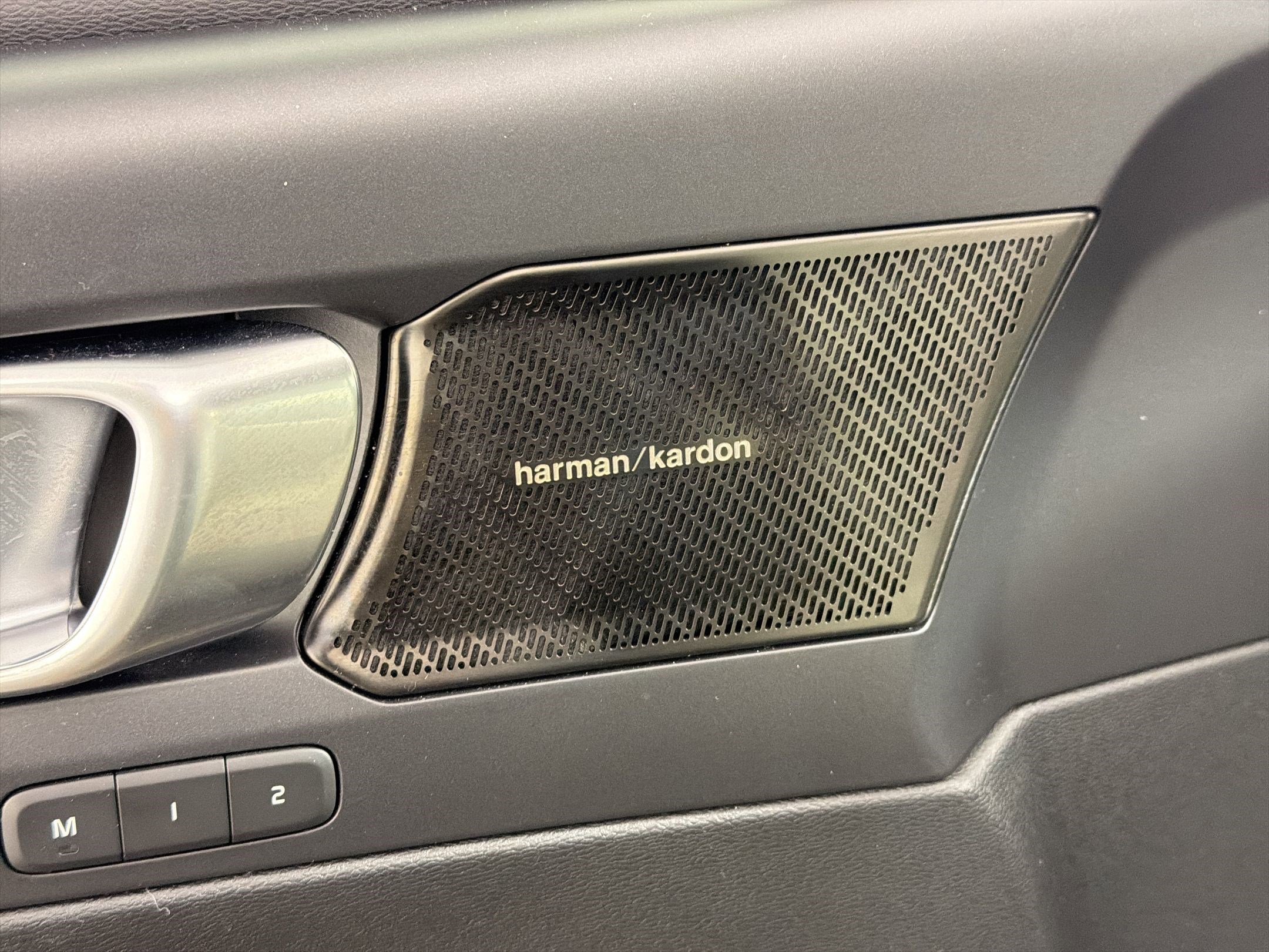 Used 2020 Volvo XC40 T5 Momentum w/ Protection Package image 23