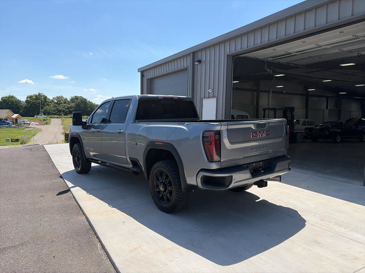 Used 2024 GMC Sierra 2500 AT4 w/ AT4 Premium Plus Package AWD/4WD image 3