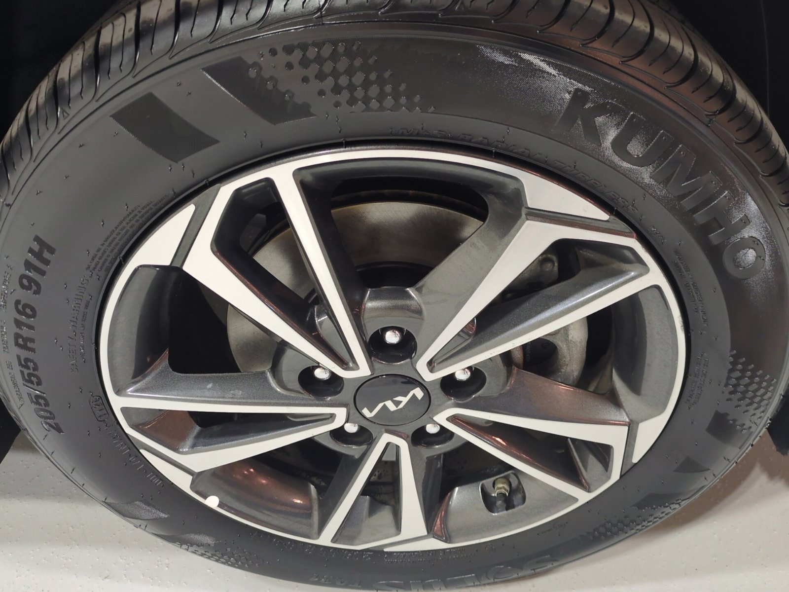 Certified 2024 Kia Forte LXS FWD image 9