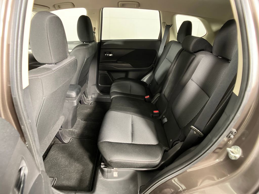 Used 2018 Mitsubishi Outlander ES image 27