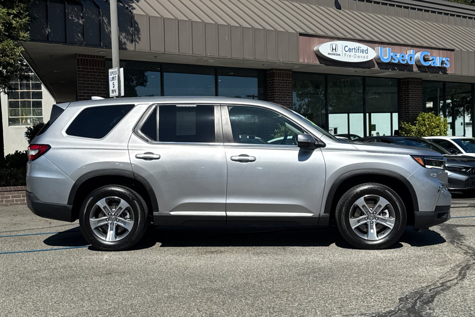 Used 2024 Honda Pilot EX-L image 3