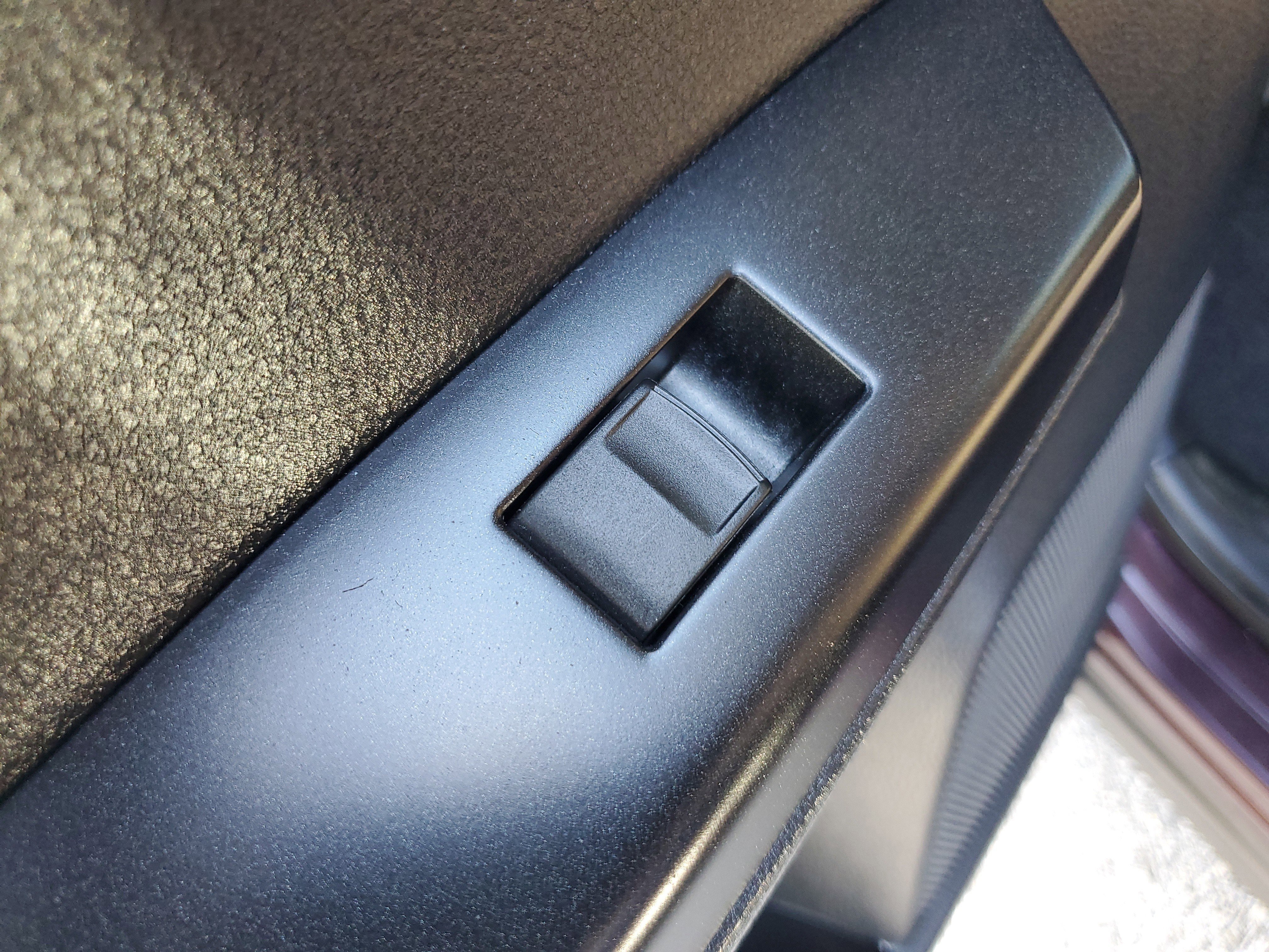 Used 2018 Toyota RAV4 XLE FWD image 14