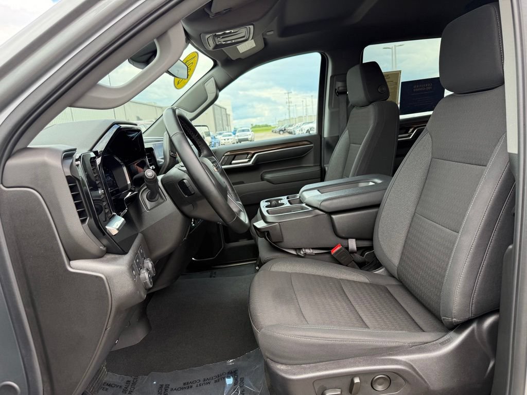 Used 2024 Chevrolet Silverado 1500 LT AWD/4WD image 5