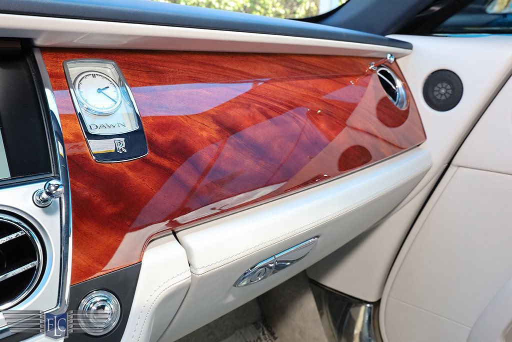 Used 2016 Rolls-Royce Dawn RWD image 32