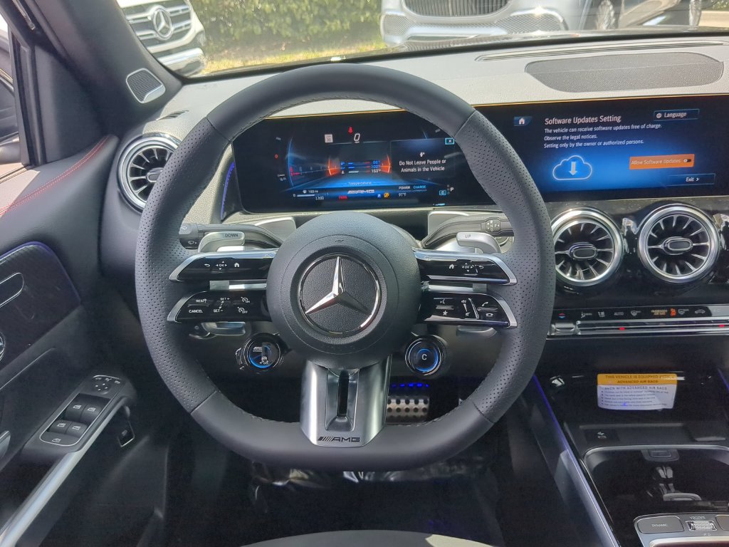 Used 2024 Mercedes-Benz GLB 35 AMG 4MATIC image 3