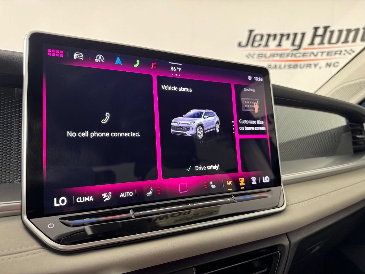 Used 2025 Volkswagen Tiguan SE w/ Panoramic Sunroof Package AWD/4WD image 19