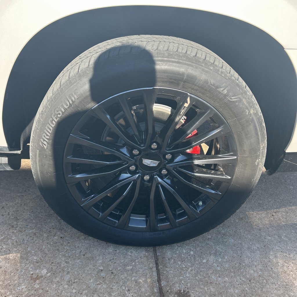 Used 2023 Cadillac Escalade ESV V image 9